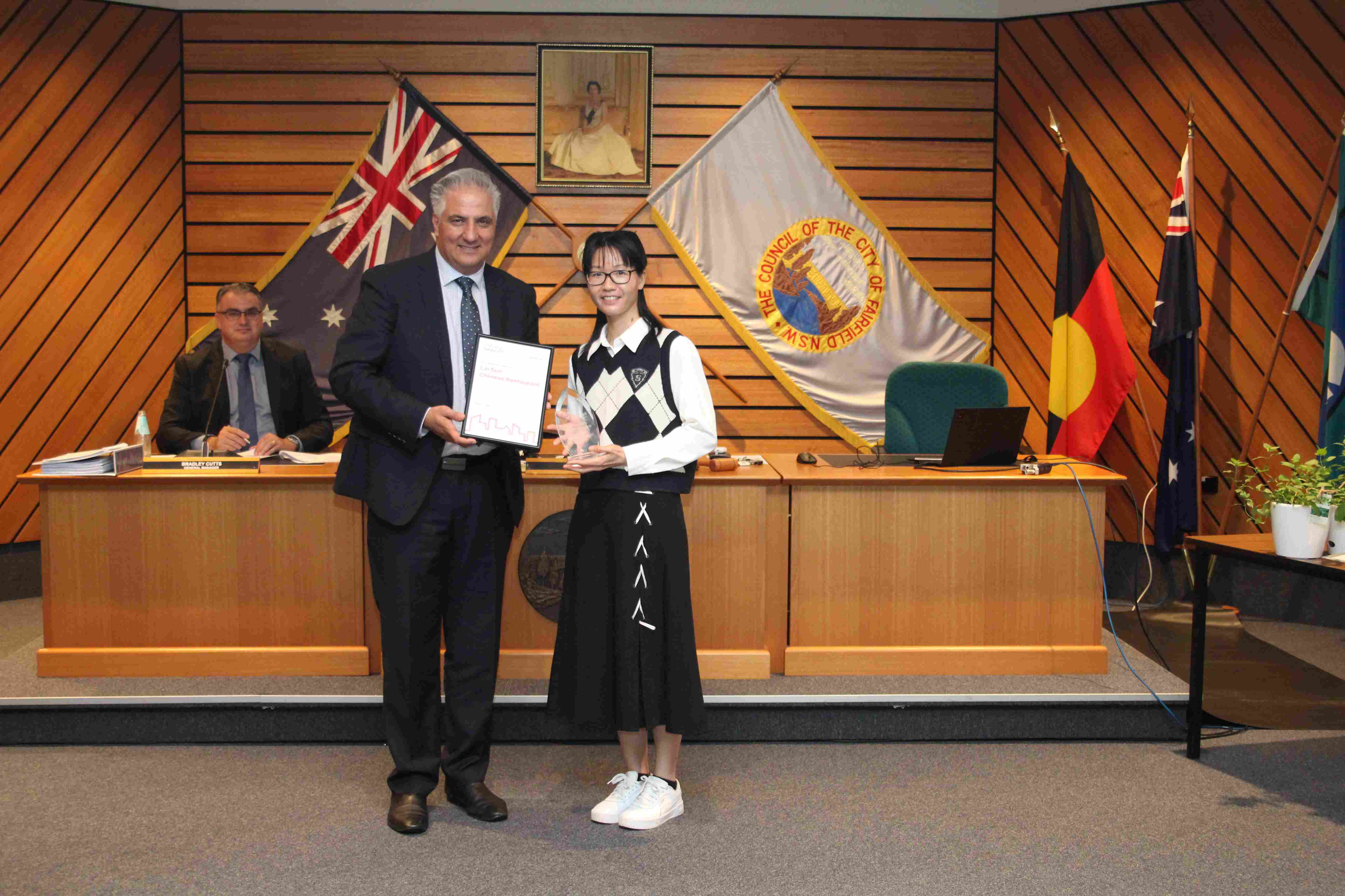 2024 Lifetime Business Award recipient, Lai Sun Chinese Restaurant, with Mayor of Fairfield City